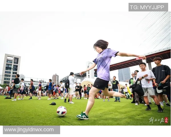 七号球星足球传奇：从绿茵场到全球偶像的崛起与挑战