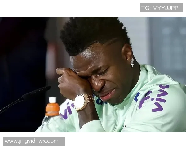 传奇黑人足球明星的崛起与奋斗历程探析如何突破种族偏见成就卓越事业