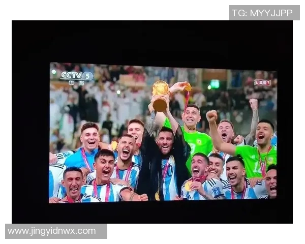 酒吧足球球星的传奇人生与场外风云：从绿茵场到夜晚聚会的精彩故事